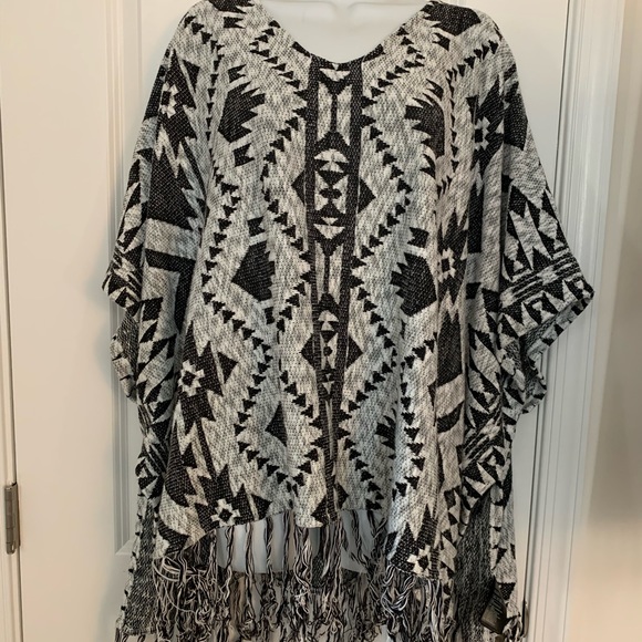 Printed poncho sweater - Picture 2 of 4